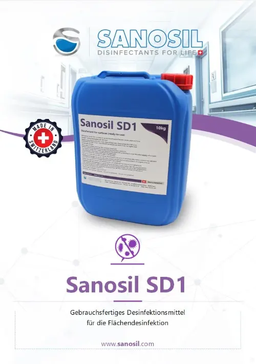 Blauer 10-Kilogramm-Kanister mit rotem Verschluss und Etikett 'Sanosil SD1' vor hellem, modernem Innenraum mit Logo und Schweizer Qualitätszeichen.