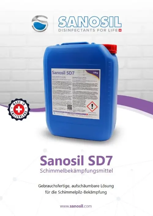 Blauer Kanister mit rotem Verschluss, Etikett mit Text und Gefahrensymbol, Logo und Schriftzug 'SANOSIL DISINFECTANTS FOR LIFE', Text 'Sanosil SD7 Schimmelbekämpfungsmittel'