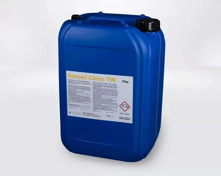 Blauer 10-Kilogramm-Kanister mit rotem Schraubverschluss und Etikett 'Sanosil Clean TW '